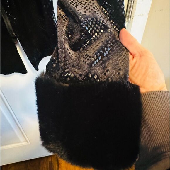 Jacket Special Occasion STUNNING Faux Fur cuffs and collar.  Vintage - Picture 3 of 6